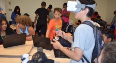 Middle school students participating in the Verizon Innovative Learning STEM Achievers summer program at Mercy University